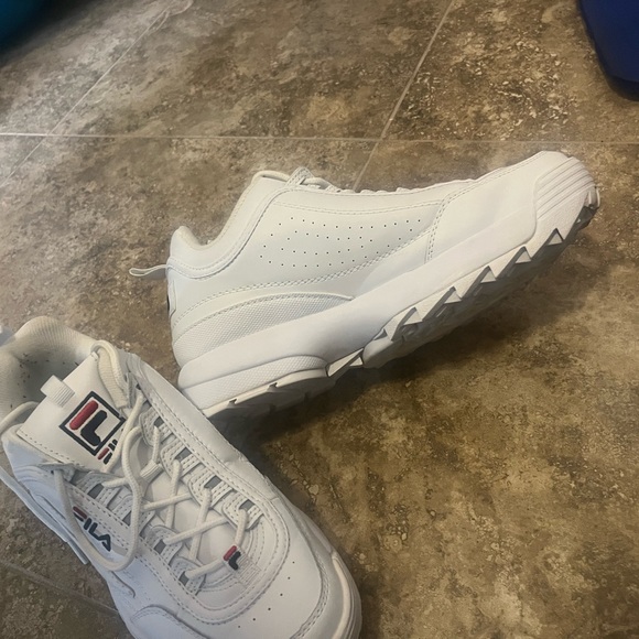 Fila shoes.  Great used condition.  . Size 10 - Picture 4 of 6